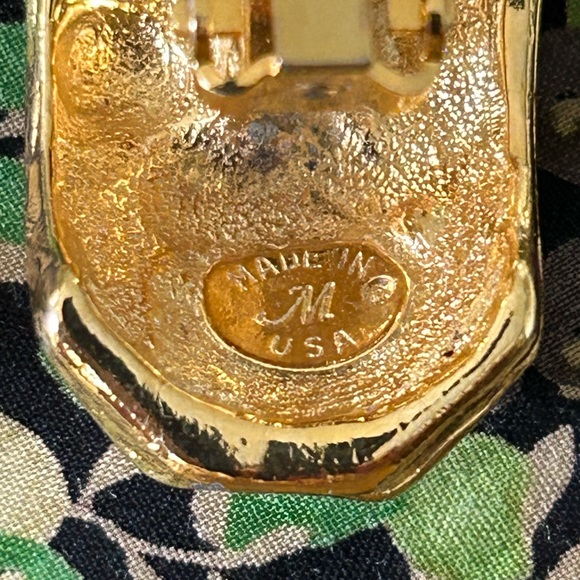 VINTAGE Monet Clip on Earrings BLACK Enamel/Crystal/Goldtone EUC - Picture 2 of 10